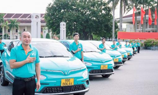 Hãng taxi của tỷ phú Phạm Nhật Vượng 'chi mạnh tay' tuyển cả tài xế 65 tuổi, thu nhập của lái xe lên tới hơn 25 triệu/tháng