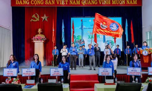 CEO Dung Trần vinh danh Việt Nam tại Cuộc thi Làm đẹp châu Á lần 8 ở Trung Quốc với vai trò Trưởng Giám khảo