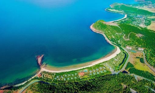 Bãi biển hoang sơ có khung cảnh 'vừa Đà Lạt, vừa Vũng Tàu', cách Hà Nội chỉ hơn 280km