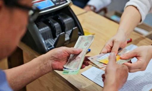 Nghỉ hưu trước tuổi ngay trước thời điểm sáp nhập, cán bộ, công chức, viên chức vẫn được hưởng lương đến khi nào?