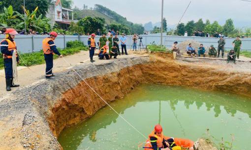 Hố tử thần ở Bắc Kạn: Khả năng bên dưới có hệ thống sông ngầm?
