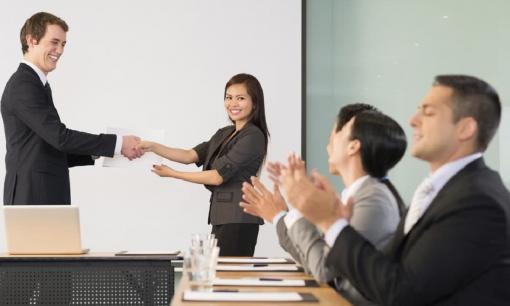 Chỉ sau khi được thăng chức tôi mới hiểu: Điều làm nên một nền tảng vững chắc không phải là sự chăm chỉ và kiên trì, mà là 3 nhận thức cao này  