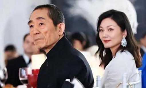 Tình hình hiện tại của Trương Nghệ Mưu ở tuổi 74: già nua và teo tóp, người vợ 43 tuổi vẫn đầy quyến rũ, ba đứa con nối gót mẹ