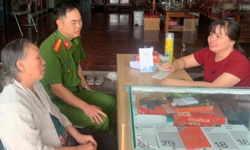 Cụ bà rút 50 triệu đồng tiền tiết kiệm tại Agribank đến cửa hàng nhờ chuyển khoản, chủ tiệm lập tức báo công an