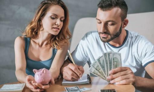 Sau khi kết hôn, tôi có nên đưa lương cho vợ không? Câu trả lời của 3 người đàn ông đã kết hôn rất thực tế 