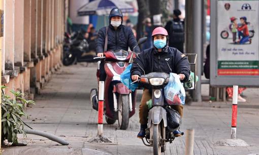 Đi xe máy lên vỉa hè sẽ bị phạt tiền gấp 10 lần so với trước đây?