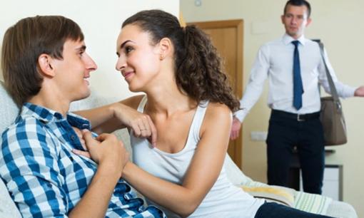 Chồng có thể tước hết quyền về tài sản khi vợ ngoại tình không?