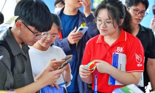 Trường đại học nổi tiếng nào dùng một phương thức 'không đụng hàng' để tuyển hầu hết thí sinh?