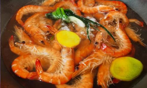 Khi nấu tôm, việc bạn thêm dầu mè hay muối đều sai lầm! Thêm một ít này vào, nó tươi và mềm mà không có mùi tanh, thơm quá!
