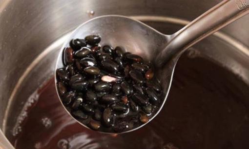 Đỗ đen đúng mùa đang rẻ, chỉ bạn cách nấu chè nhanh nhừ, bùi ngậy, thơm phức