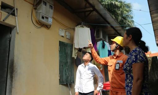 Phát hiện chủ nhà trọ tại Hà Nội thu tiền điện sai quy định, lập tức gọi ngay tới 3 số điện thoại này 