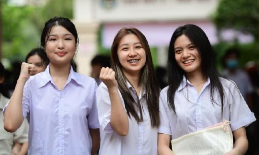 Đề ngữ văn thi tốt nghiệp THPT 2025: 'Vùng trời quê hương nào cũng là bầu trời Tổ quốc'- đề văn rất đặc biệt