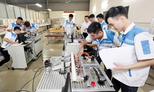 AI đã giỏi ngang Tiến sĩ, người trẻ nên chọn ngành học nào để ra trường không lo thất nghiệp?