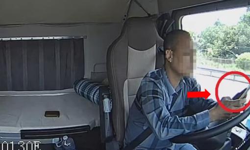 Phát hiện 126 tài xế vừa lái xe vừa nghe điện thoại qua thiết bị giám sát hành trình