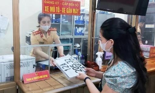 Kể từ bây giờ, bán xe mà không thu hồi biển số xe sẽ bị phạt tới 8 triệu đồng đúng không?