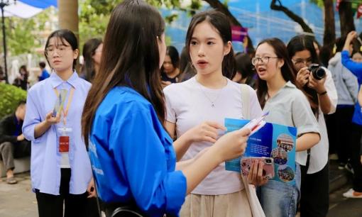 Điểm chuẩn ngành Sư phạm tiếng Anh năm 2024 một số trường đại học cao chót vót, thí sinh có thể tham khảo để lựa chọn phù hợp