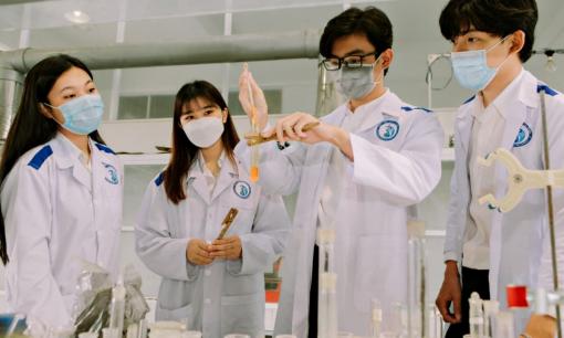 Nhiều trường đại học Y Dược thêm tổ hợp xét tuyển, không còn phụ thuộc vào môn Hóa và Sinh học