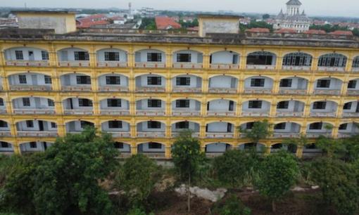 Khung cảnh hoang vắng bên trong trường đại học hơn 10ha vừa bị Bộ Giáo dục đình chỉ hoạt động