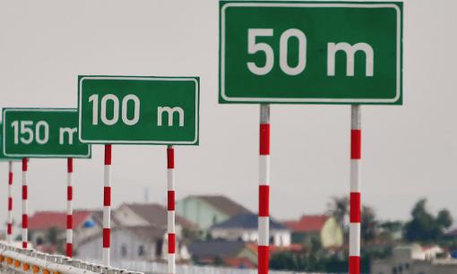 Biển 0m, 50m, 100m trên cao tốc có ý nghĩa gì? Cẩn thận có thể bị phạt đến 12 triệu đồng và tước GPLX 5 tháng