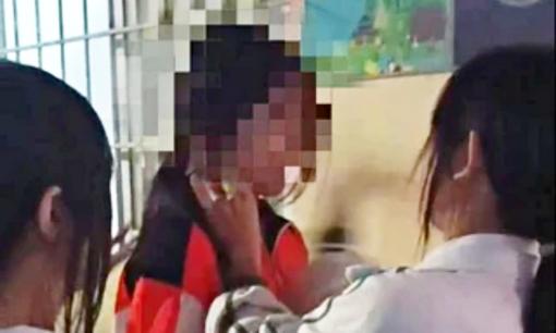 Cho tham gia trại hè, cha mẹ bàng hoàng nhận tin con gái 14 tuổi đang hấp hối: Bức thư cầu cứu vạch trần sự thật