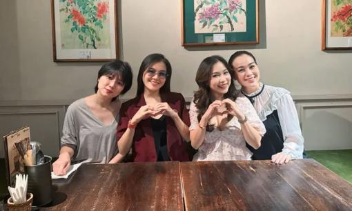 Nhóm nhạc nữ hàng đầu Vpop một thời hội ngộ sau 25 năm, cả bầu trời thanh xuân trong một khung hình