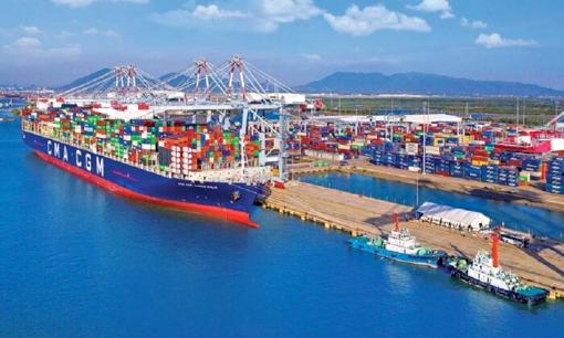 Đâu là tỉnh không giáp biển nhưng có cảng biển?