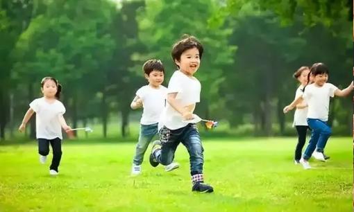 Nếu một đứa trẻ thường xuyên nói 4 câu này, điều đó cho thấy bé có EQ cao. Nếu con bạn nói được những câu này, hãy vui mừng nhé