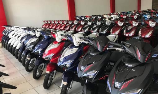 Nhiều mẫu xe máy tay ga đang bán dưới giá đề xuất, xe số ngược dòng