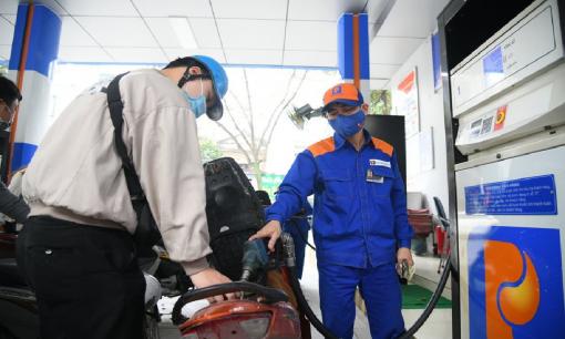 Chiều nay (ngày 17/7), giá xăng trong nước được dự báo giảm khoảng 100 đồng/lít