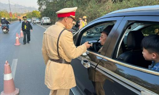 Mức phạt lỗi nồng độ cồn đối với ô tô năm 2025 cao nhất là bao nhiêu tiền theo quy định?