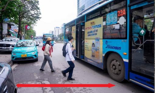 Tài xế xe buýt dừng xe không sát theo lề đường năm 2025 bị phạt bao nhiêu tiền theo Nghị định 168?