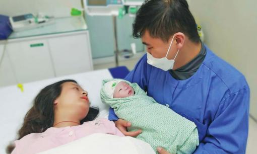 Quy định mới nhất về chế độ thai sản đối với lao động nam khi tham gia BHXH: Biết để hưởng đủ!