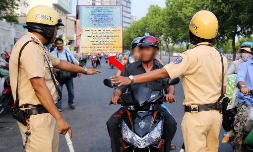 Kể từ nay, chủ phương tiện có thể bị phạt tới 6.000.000 đồng, tước bằng lái nếu quên làm việc này