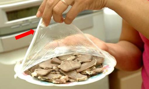 Màng bọc thực phẩm dùng theo 3 cách này dễ 'mở đường' cho ung thư nhưng nhiều người thích làm