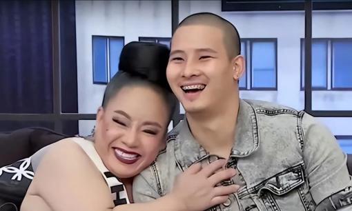 Nữ đại gia Thái Lan 1 năm thay 6 đời chồng, 57 tuổi đăng tin tuyển chồng đáp ứng tiêu chuẩn 'yêu' 28 lần/ngày, giờ ra sao?