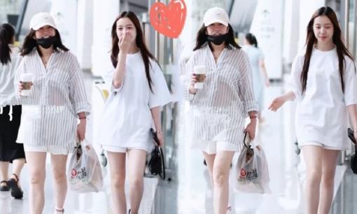 Con gái 15 tuổi của Triệu Vy hiếm hoi xuất hiện công khai cùng mẹ, cư dân mạng khen: 'mẹ đầy thị phi nhưng dạy con thì chuẩn'