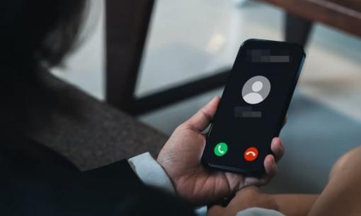 Kiểm tra tính cách của một người thường xuyên thay đổi số điện thoại và một người không bao giờ thay đổi số điện thoại là gì?