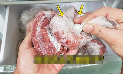 Bôi một ít hỗn hợp này vào túi ni lông để ngăn thịt đông lạnh dính vào túi và giúp lấy thịt ra dễ dàng 