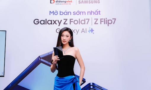 Hoa hậu Phương Linh lần đầu cầm Galaxy Z Fold7: ‘Thiết kế sang, chụp hình chuẩn Ultra’