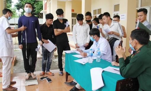 Đang chờ xét tuyển Đại học, thí sinh cần làm gì để tạm hoãn nghĩa vụ quân sự?