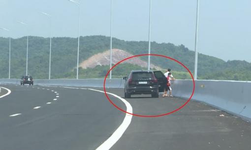 Năm 2025, phạt tiền đến 14 triệu và trừ 6 điểm giấy phép lái xe đối với xe ô tô dừng ở làn đường này, các tài xế hết sức lưu ý