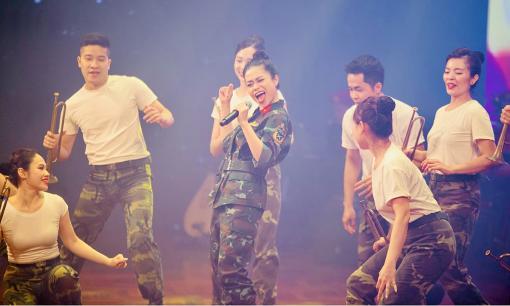 Quán quân Sao Mai Hoàng Hồng Ngọc tổ chức Liveshow đầu tiên với tựa đề Bông Hoa Ánh Thép