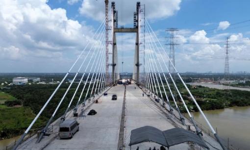 Sắp thông xe cây cầu dây văng 2.800 tỷ cao nhất Việt Nam