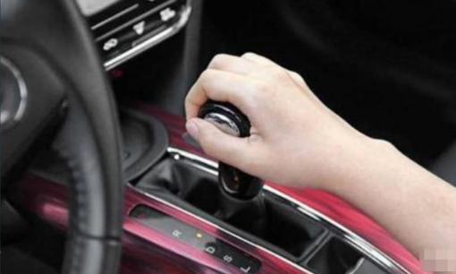 Lưu ý ba điều nên và ba điều không nên khi lái xe số tự động