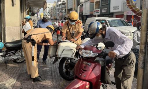 Kể từ bây giờ: Đây là quy định và mức phạt mới nhất cho lỗi đỗ xe trên vỉa hè với ô tô, xe máy