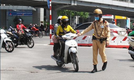 Quy định mới nhất: 4 trường hợp người đi xe máy phải bắt buộc giảm tốc độ hoặc dừng xe