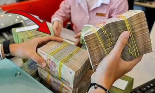 Rút tiền tại quầy giao dịch ngân hàng sắp có thay đổi lớn ảnh hưởng đến hàng triệu người, người dân đặc biệt lưu ý