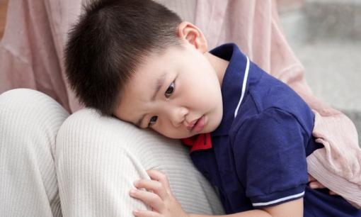 Nuôi dạy con trai theo 3 kiểu này, càng lớn càng nhút nhát, yếu đuối không dám quyết định việc gì, cha mẹ biết để tránh