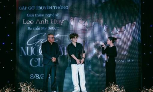 Ca sĩ Lee Anh Huy ra mắt MV, bật mí kế hoạch trình diễn vòng quanh các Trường Đại học sau khi ra mắt MV.