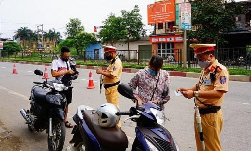 Theo quy định mới, CSGT sẽ được phép kiểm tra các loại giấy tờ nào khi dừng xe người tham gia giao thông?